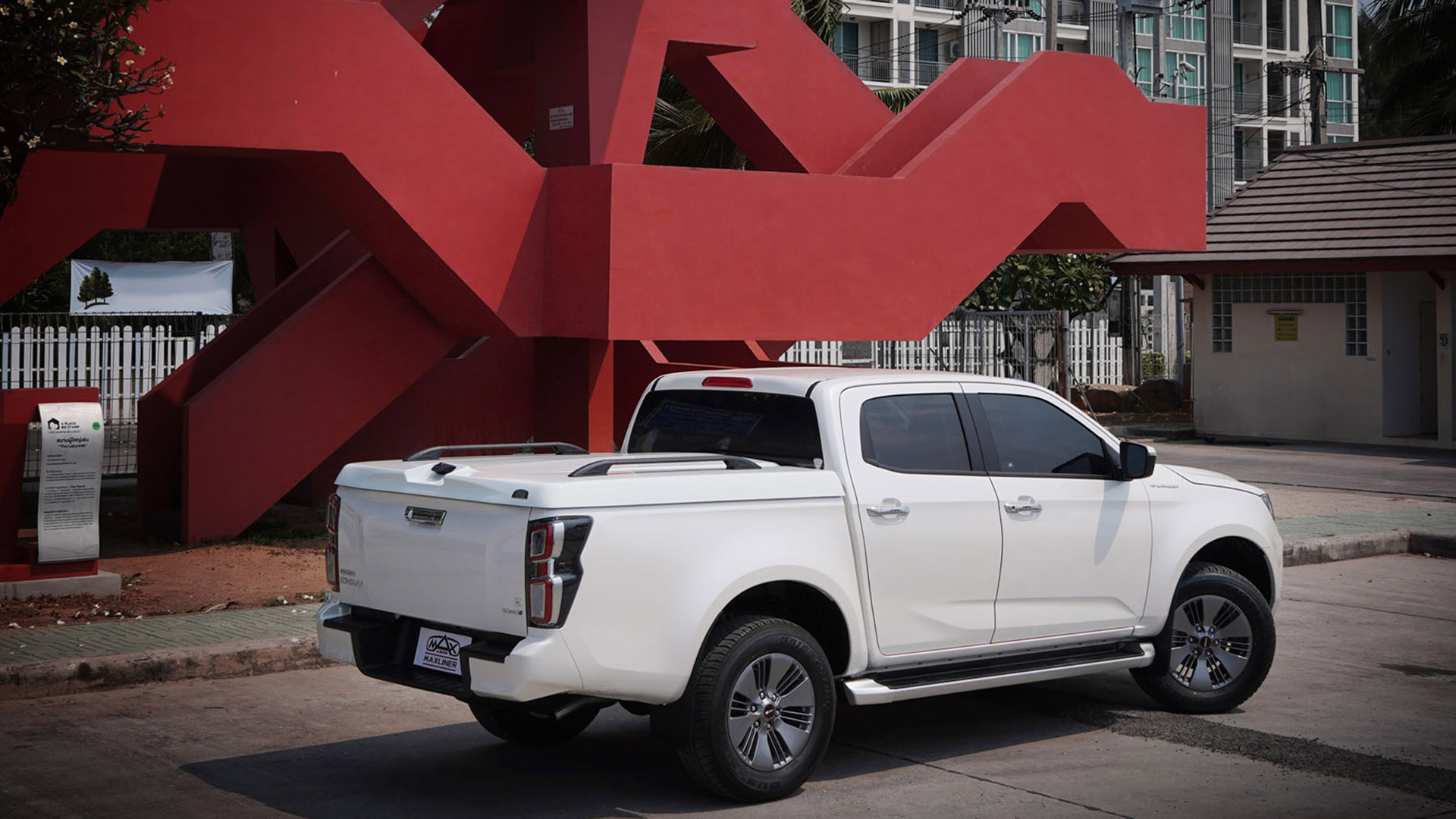 1505972874ProductMax02.jpg
