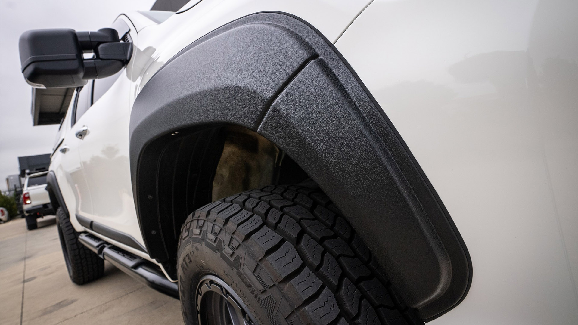 คิ้วล้อ มาดเข้ม แมกซ์ เฟนเดอร์ แฟลร์ ( MAXFENDER FLARES)